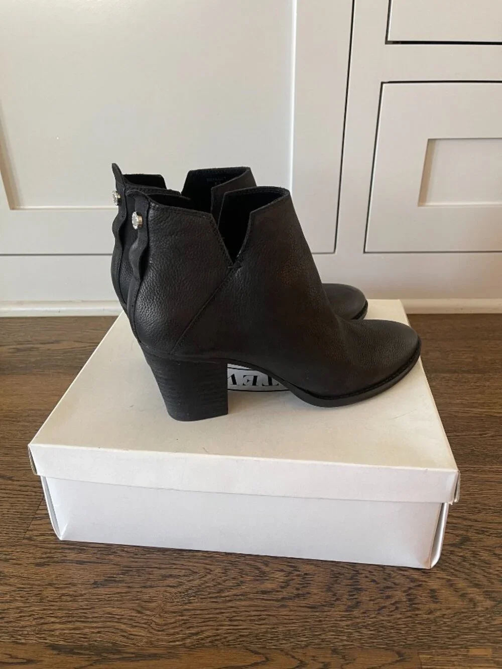 Steve Madden Reflect Black Nubuck Leather Ankle Booties - Size 8.5 (EUC)
